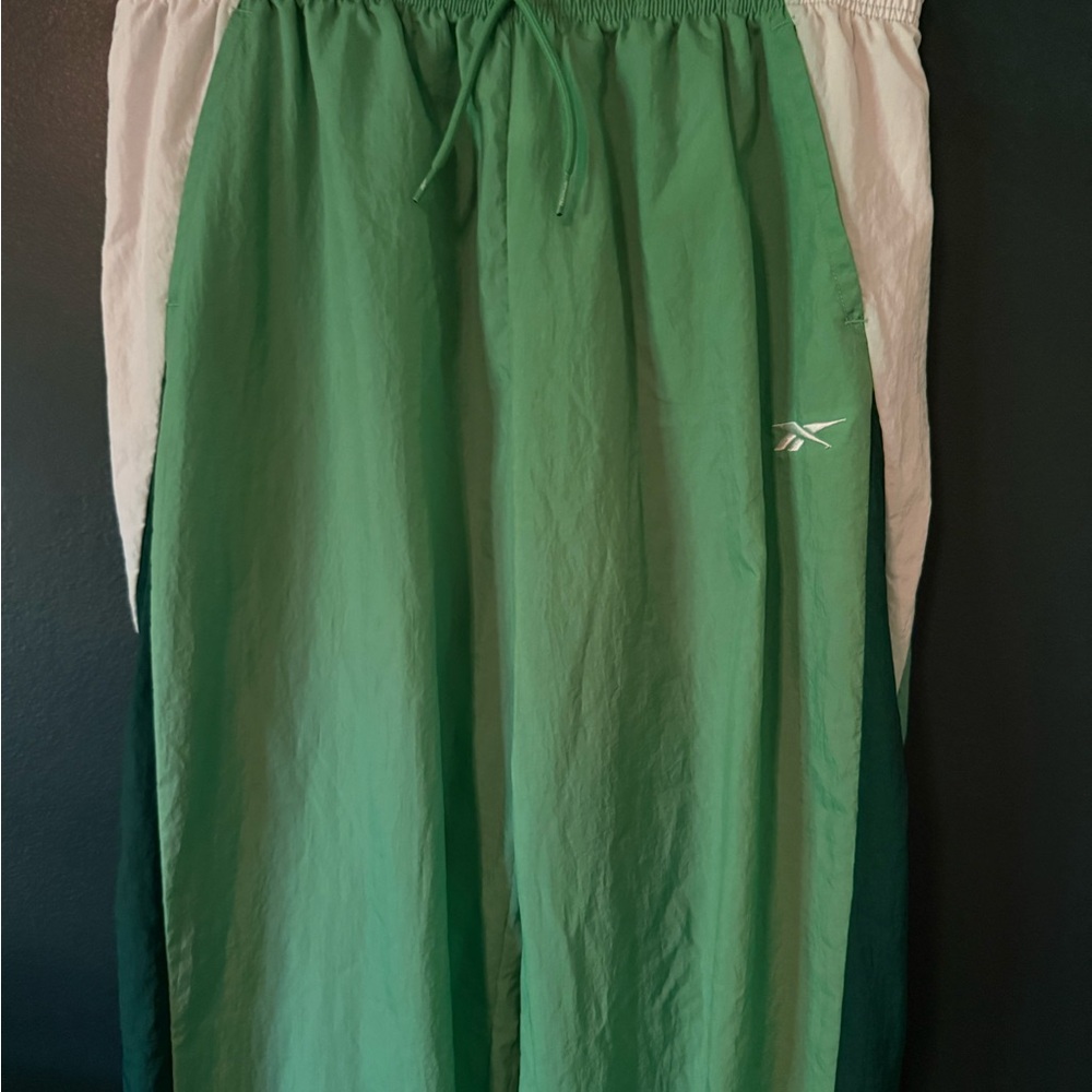 Collectible 80/90s Reebok Women's Green Joggers with White and Dark Green - Picture 6 of 7